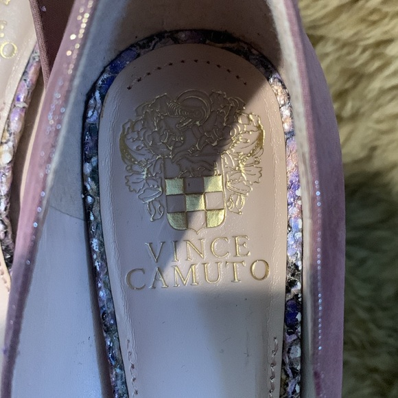 Opalescent mauve platform leather Vince Camuto pumps. NWOT. Size 7 1/2 M. - Picture 4 of 8
